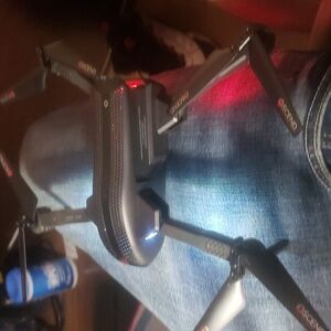 My drone and works really great 👍 👌 video recorder and photos with it .